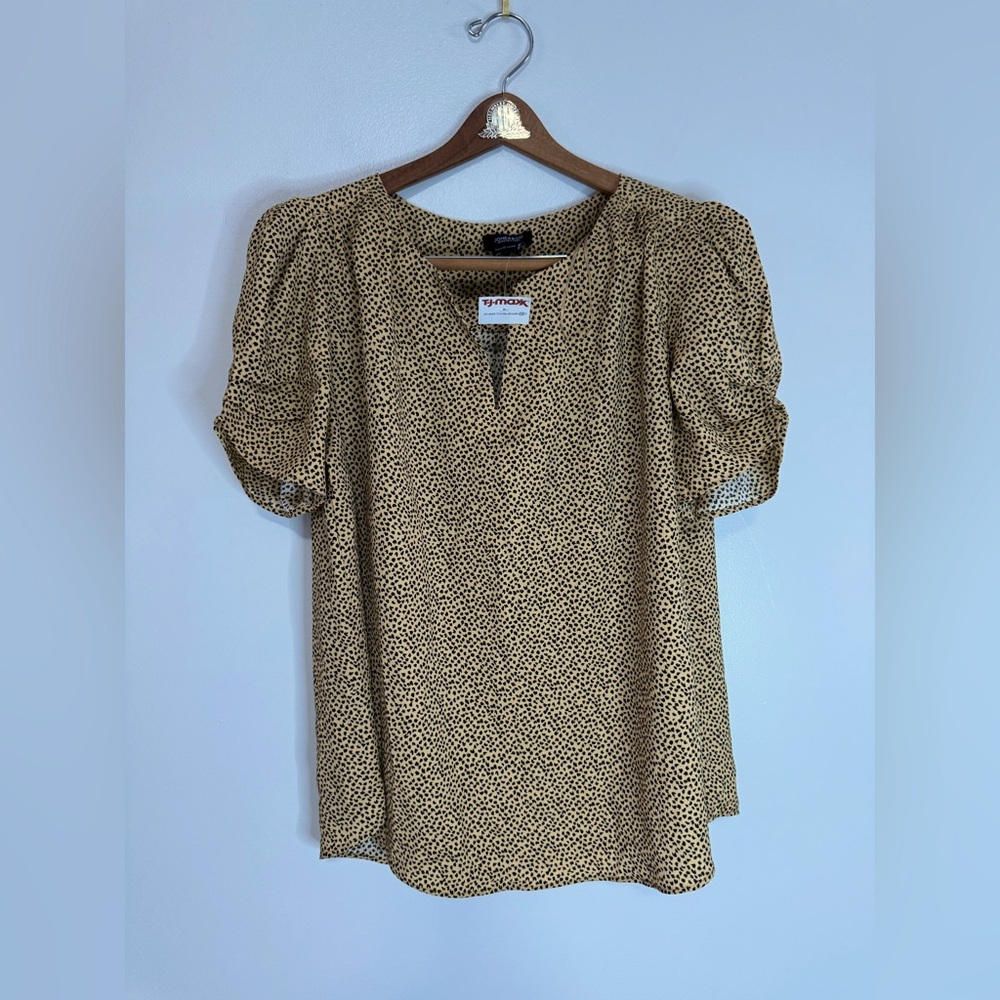 Jones & Co. NWT  Tan/Black leopard Printed Puff-Sleeve Blouse size large